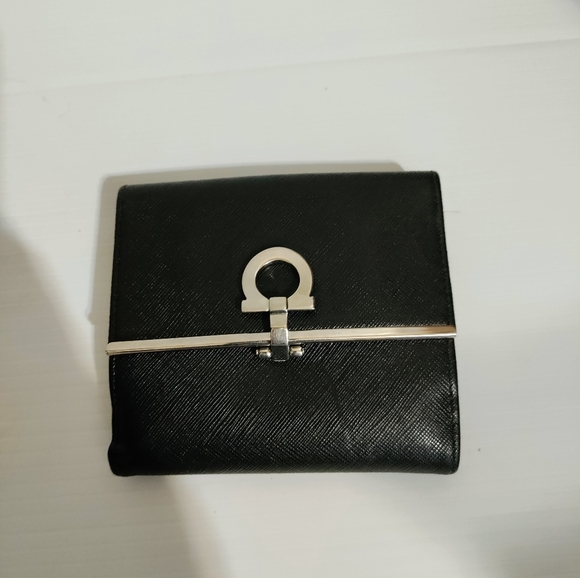 Authentic Salvatore Ferragamo Leather "Gancini" Key Ring Wallet - Picture 2 of 9